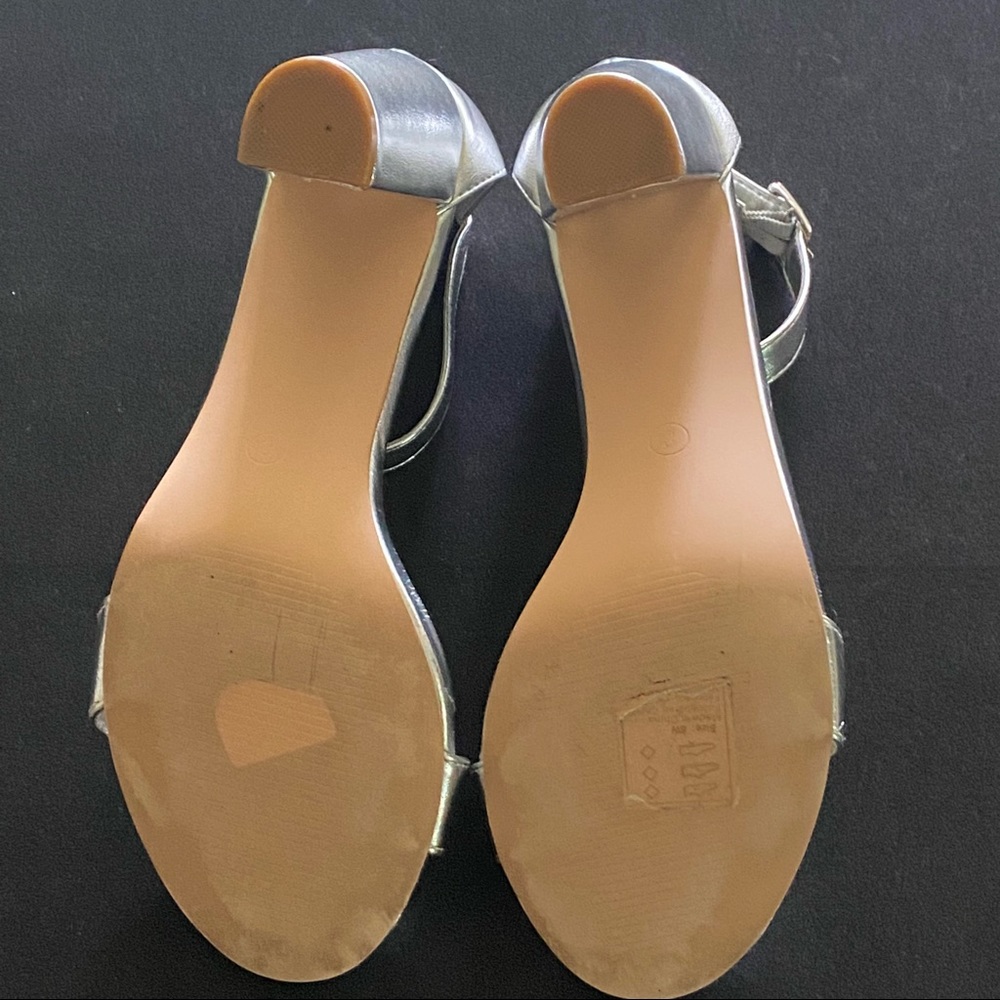Silver Aryaw Heels Size 8W - Picture 9 of 11